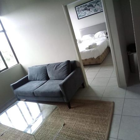 Rosebank Accommodation ヨハネスブルグ エクステリア 写真