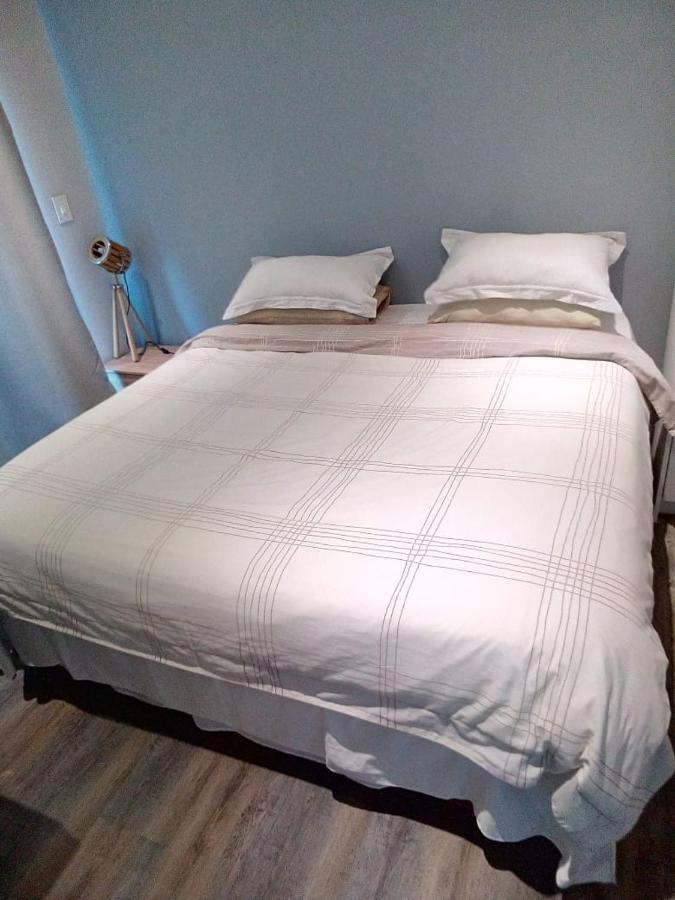 Rosebank Accommodation ヨハネスブルグ エクステリア 写真