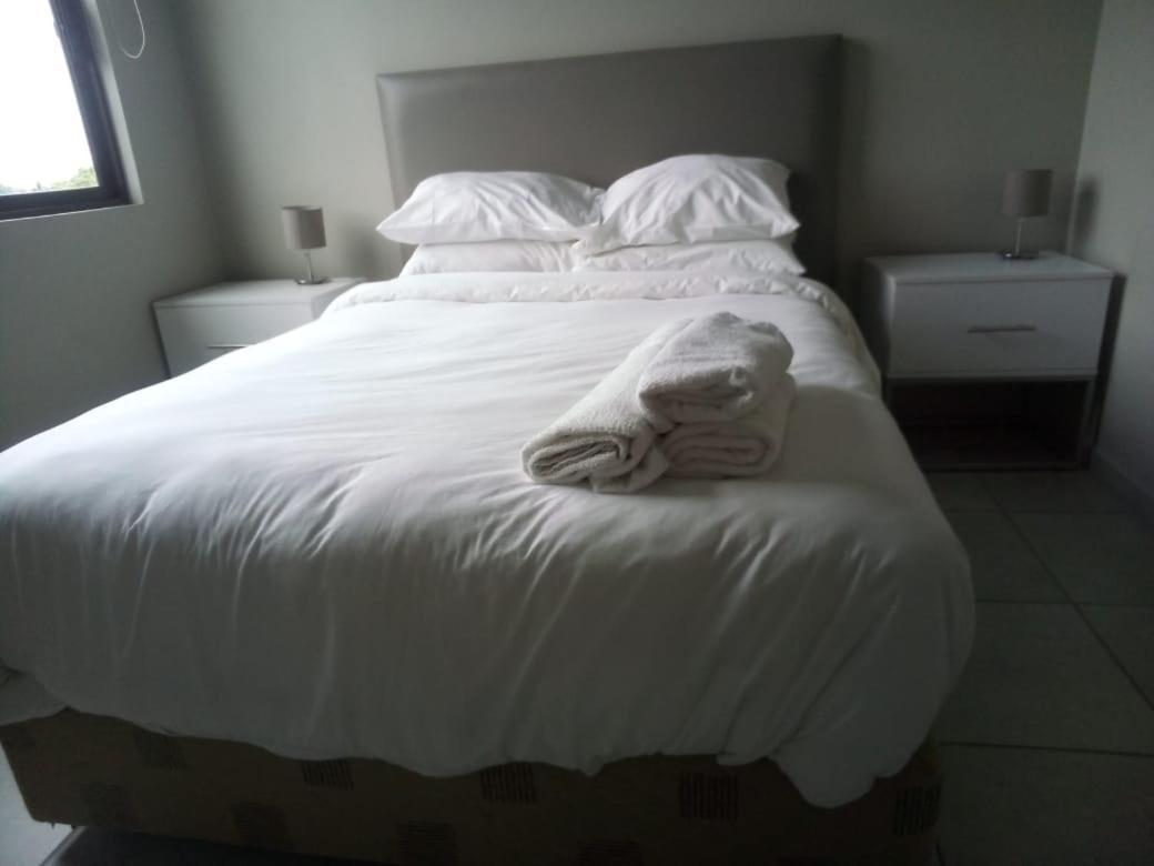 Rosebank Accommodation ヨハネスブルグ エクステリア 写真