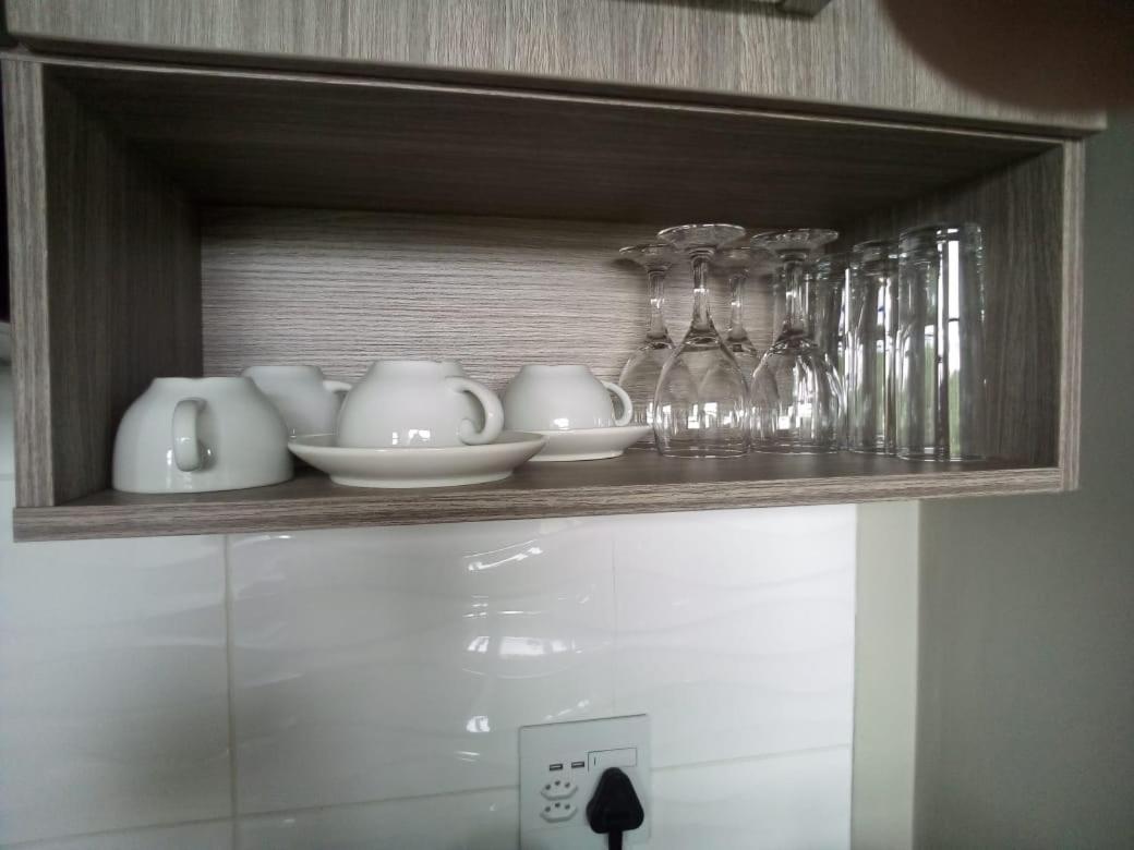Rosebank Accommodation ヨハネスブルグ エクステリア 写真