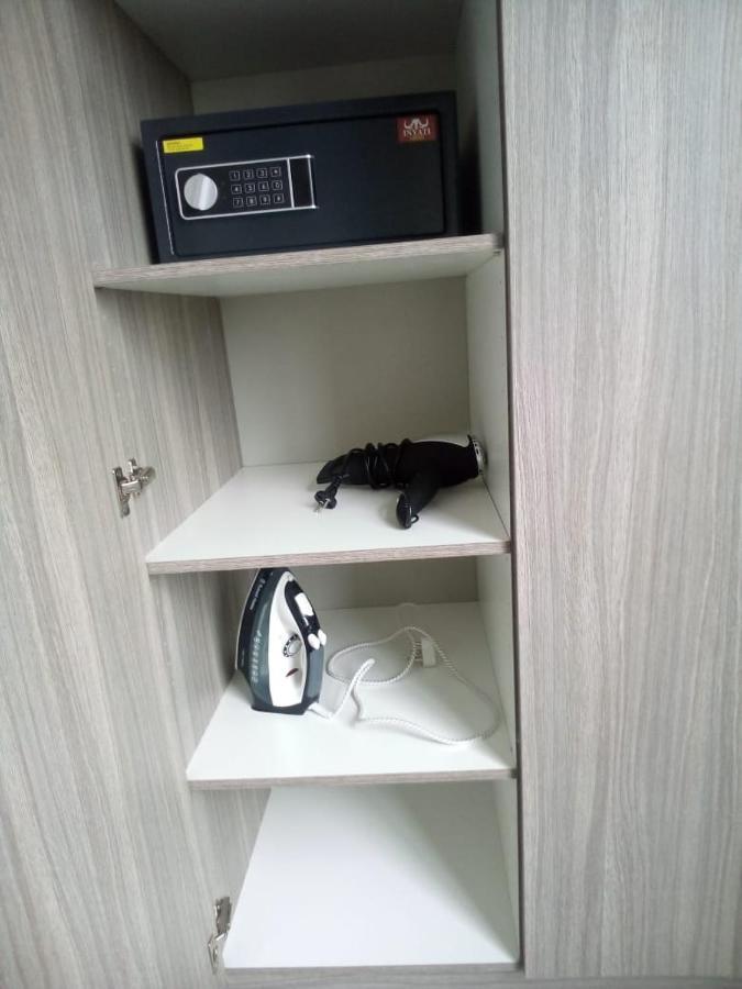 Rosebank Accommodation ヨハネスブルグ エクステリア 写真