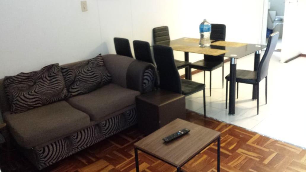 Rosebank Accommodation ヨハネスブルグ エクステリア 写真