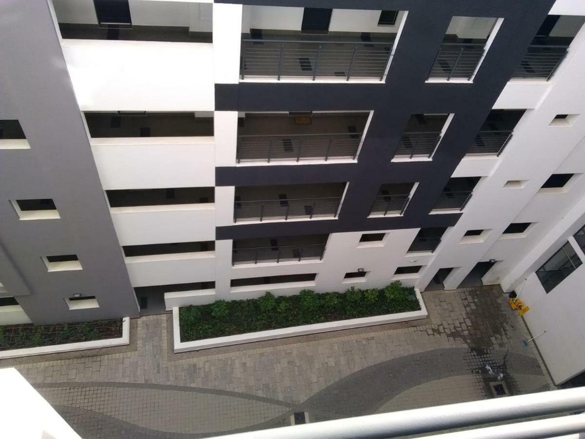 Rosebank Accommodation ヨハネスブルグ エクステリア 写真