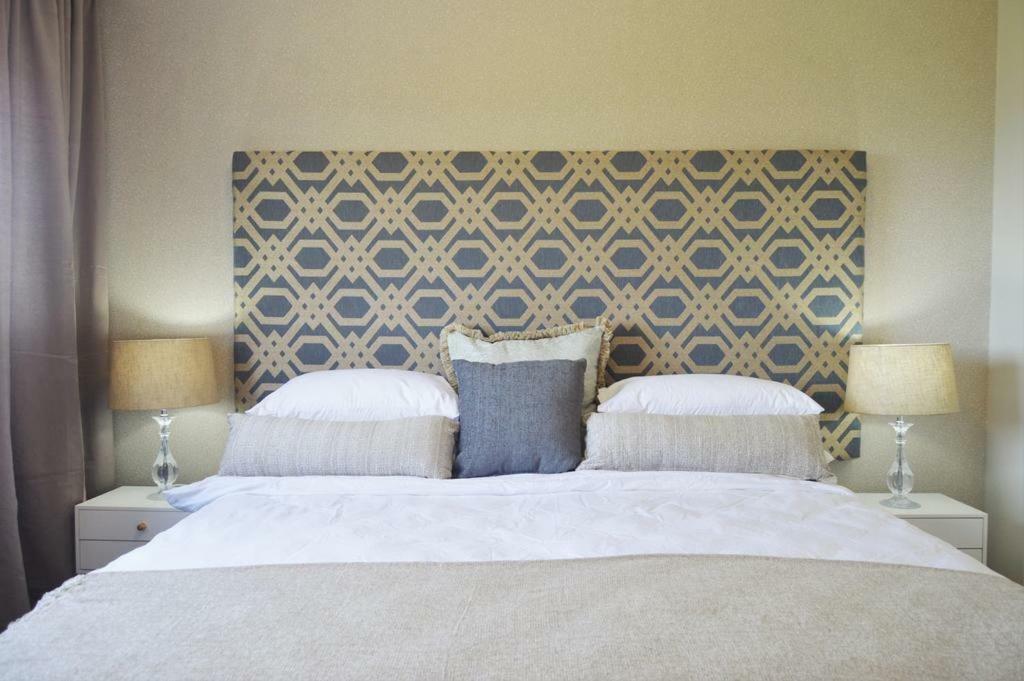 Rosebank Accommodation ヨハネスブルグ エクステリア 写真