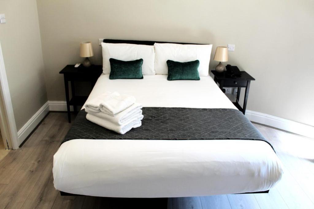 Rosebank Accommodation ヨハネスブルグ エクステリア 写真