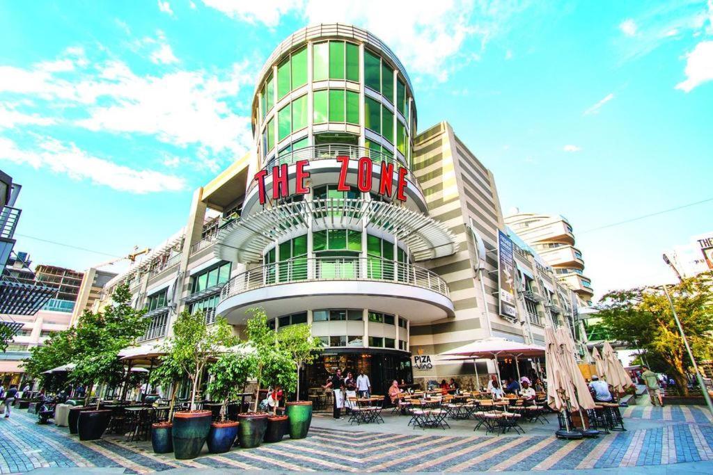 Rosebank Accommodation ヨハネスブルグ エクステリア 写真