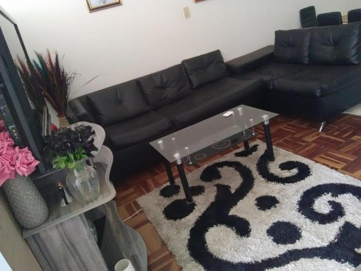 Rosebank Accommodation ヨハネスブルグ エクステリア 写真